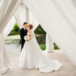 Hold et magisk bryllup i et af vores telte eller pavilloner.